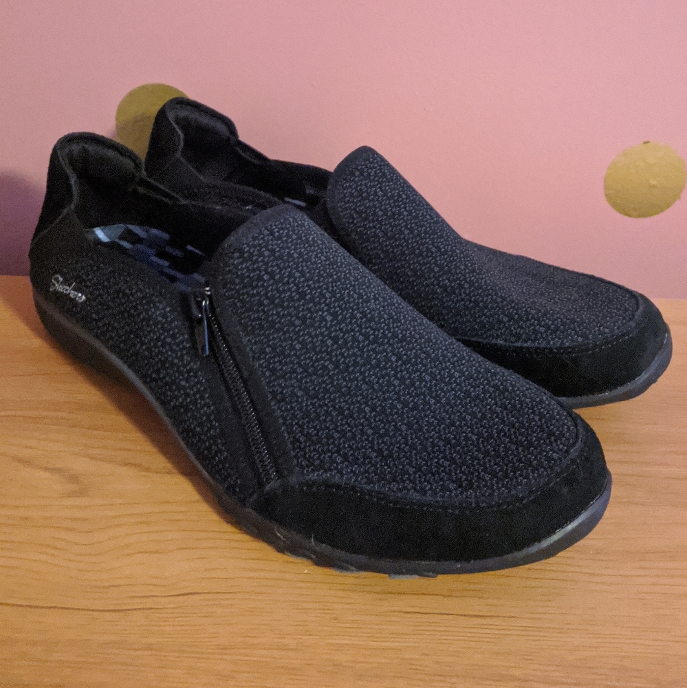 NWOT - Skechers Relaxed Fit Breathe Easy Quiet-tude Side Zipper Black Shoes